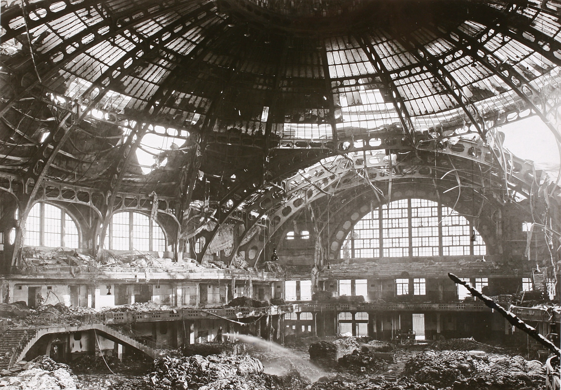 Zerstörte Festhalle 1945