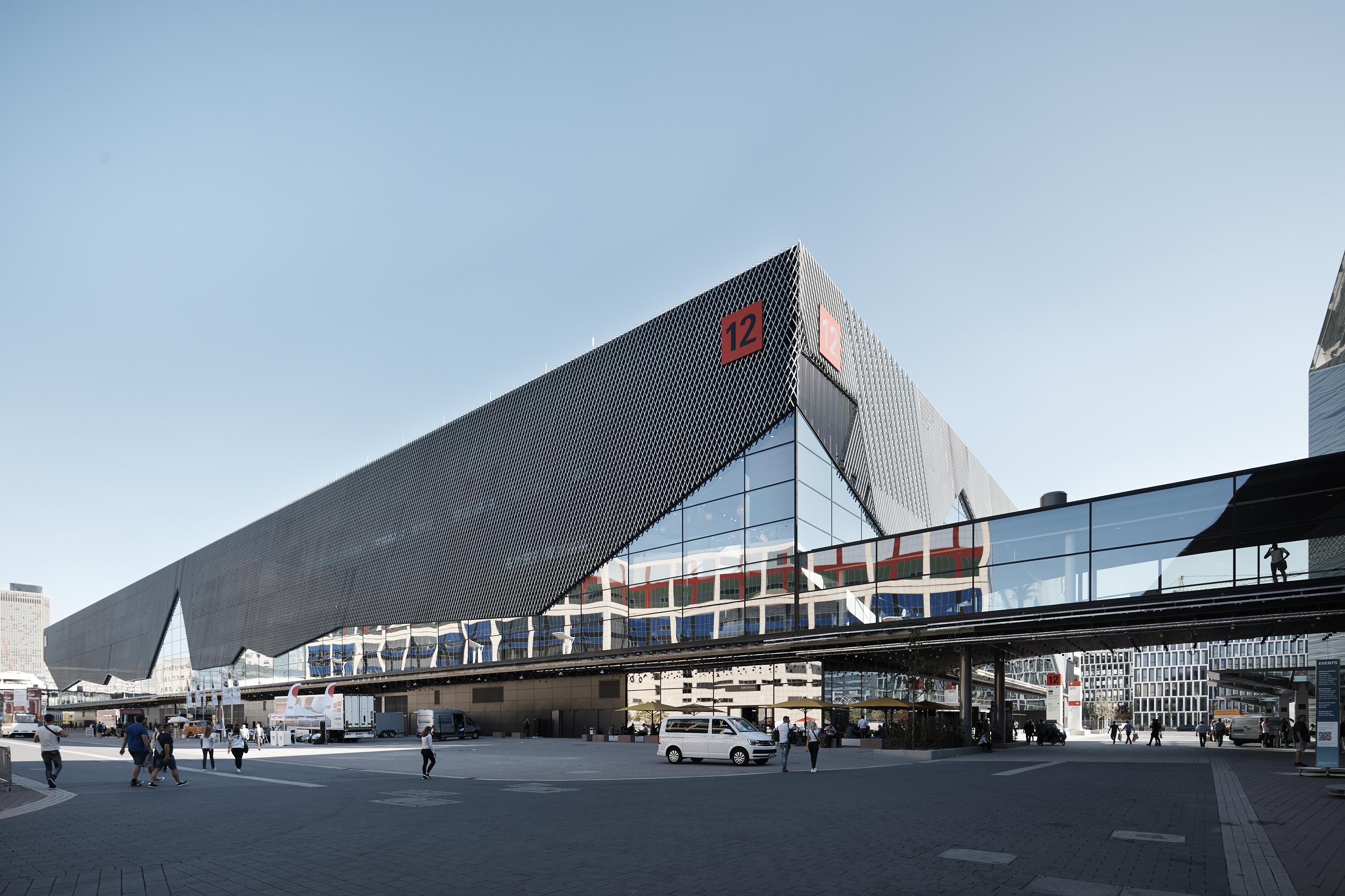 Halle 12